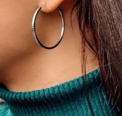 Масивні сережки — акцент стилістичного образу