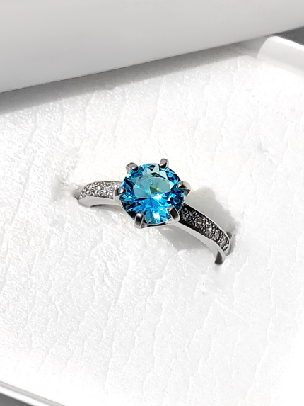 Pierścionek z cyrkonem Srebro 925° (rod) 81049s