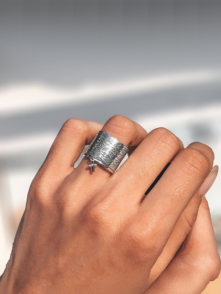 Каблучка без вставок Срібло 925° (родій) к2/1108