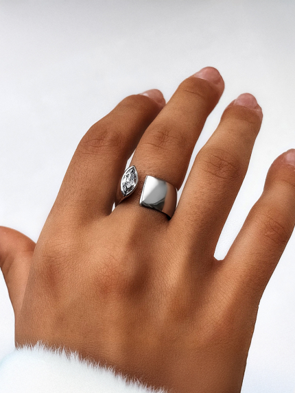 Pierścionek z cyrkonem Srebro 925° (rod) 10180