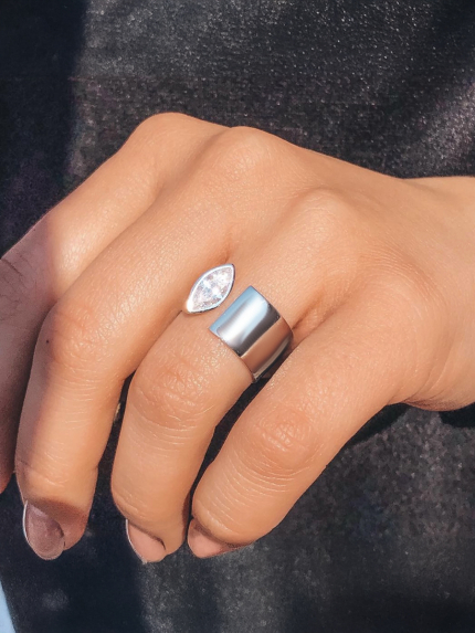 Pierścionek z cyrkonem Srebro 925° (rod) 10180