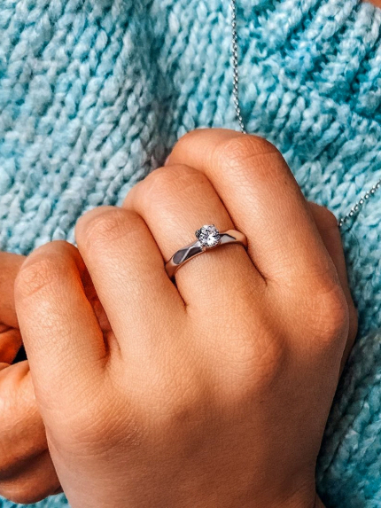 Pierścionek z cyrkonem Srebro 925° (rod) 000664