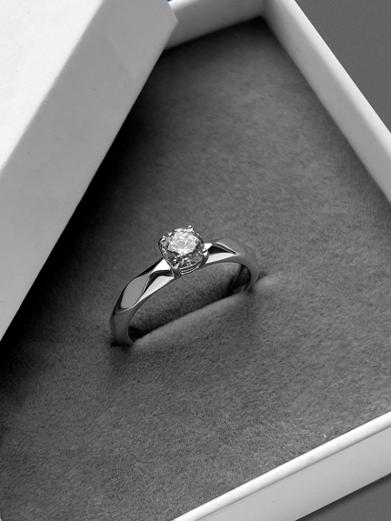 Pierścionek z cyrkonem Srebro 925° (rod) 000664