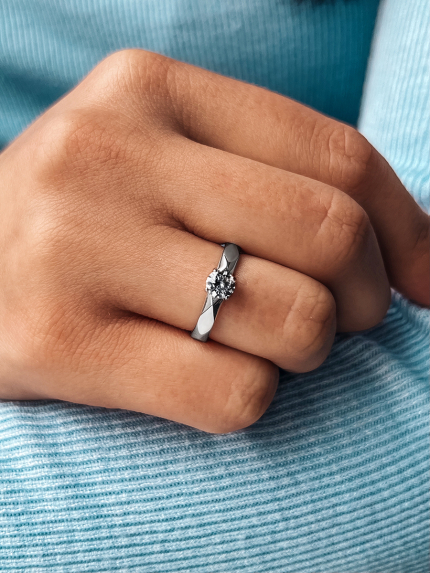 Pierścionek z cyrkonem Srebro 925° (rod) 000664