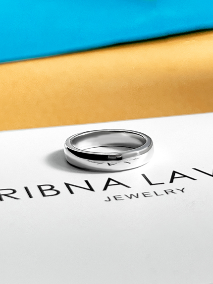 Каблучка без вставок Срібло 925° 0195