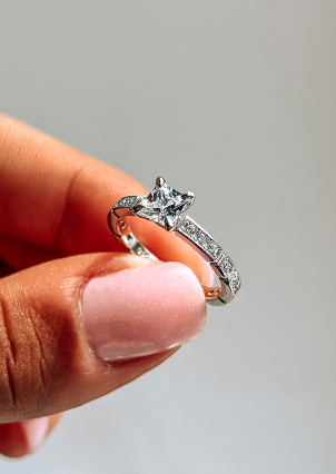 Каблучка Фіаніт (5А) Срібло 925° (родій) ARP07P06