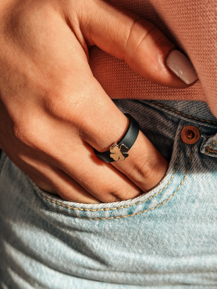 Каблучка без вставок Срібло 925° золото 375° 574к