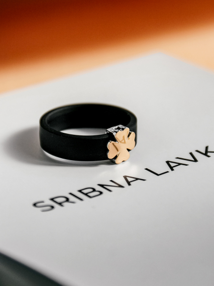 Каблучка без вставок Срібло 925° золото 375° 574к