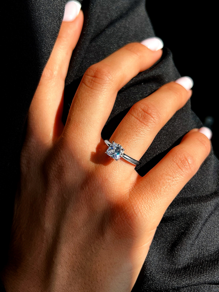 Fianite ring (8A) Silver 925° (rhodium) LZR01P7