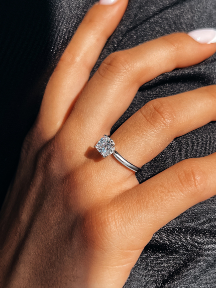 Fianite ring (8A) Silver 925° (rhodium) LZR01P7