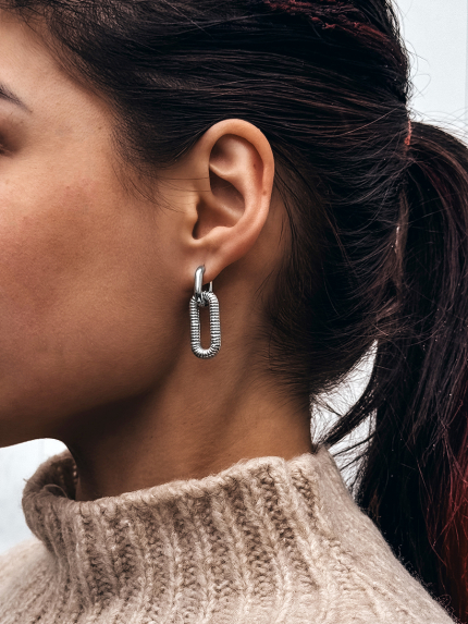 Сережки без вставок Срібло 925° (родій) GSE684P